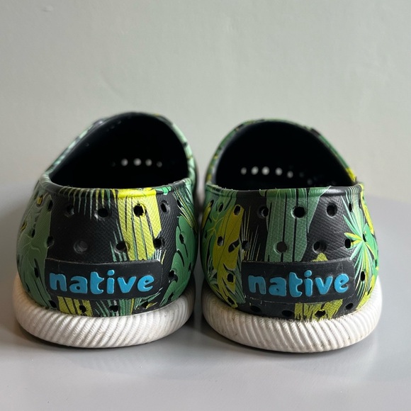 Native slip-ons. Tropical leaf print, monstera. Black green. Women’s size 6 - Picture 7 of 7